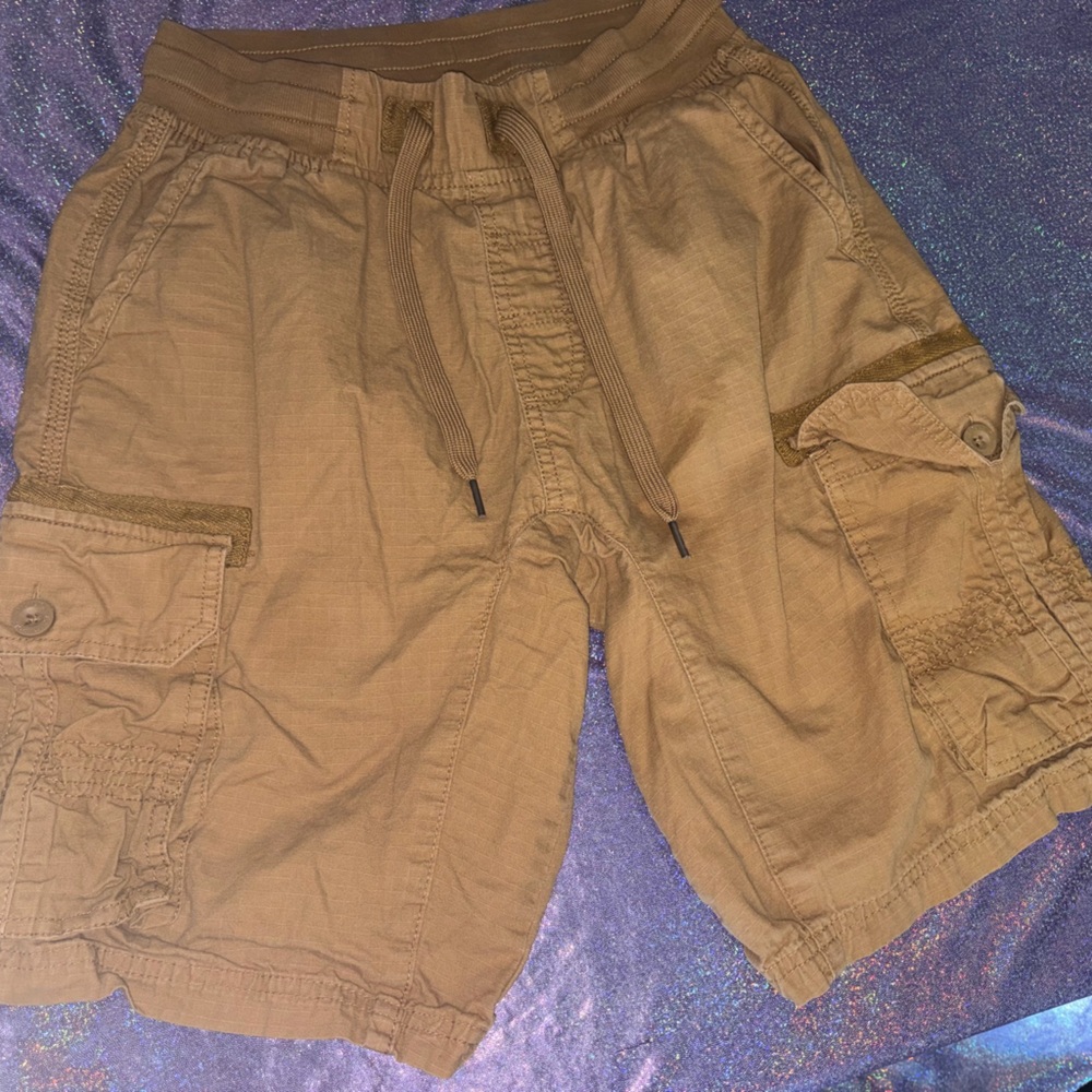 Good used condition. Mens Cargo Shorts size small. Brand is SouthPole.